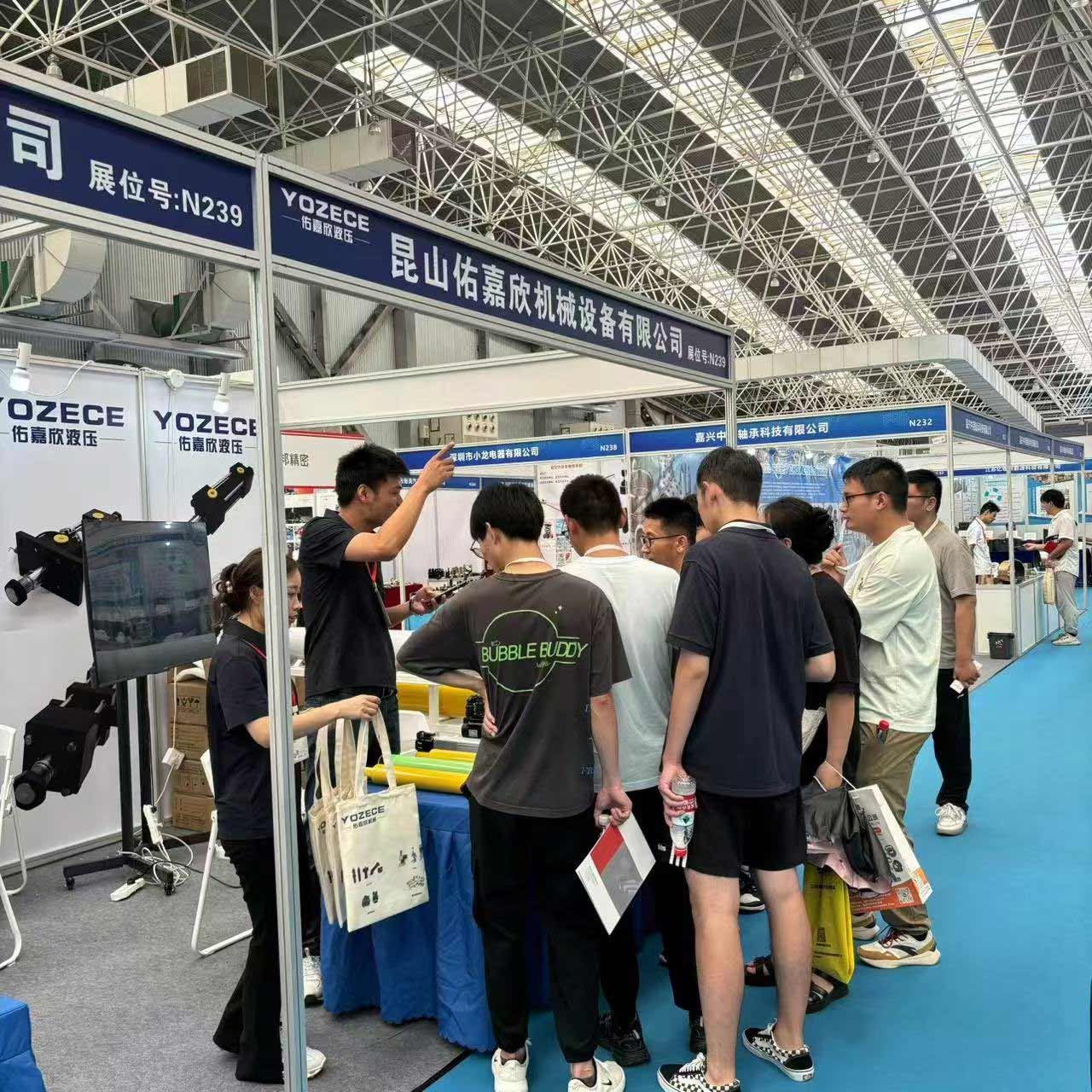 1760327908515580.jpg 佑嘉欣液壓參加長三角工程機械展.jpg